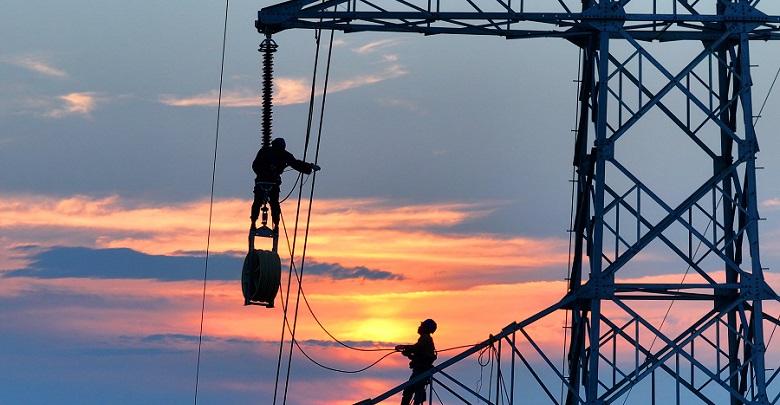 高空“穿針引線”