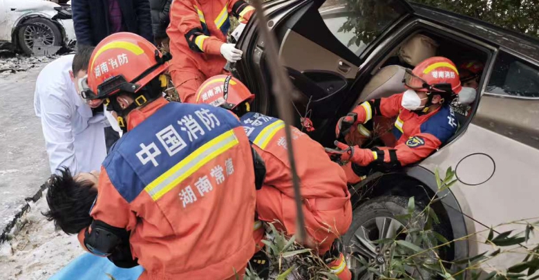 冰雪中的緊急救援